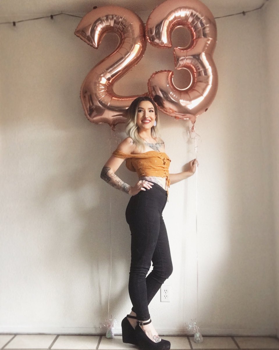 b_brittany_y's tweet photo. #godisgood #thankyoujesus #23 #birthdaygirl #blink182 #NoOneLikesYouWhenYoure23 #birthday #desertflower #midwest #modelsofnm #modeling #adventure #makeupartist #hairstylist #anastasiabeverlyhills #benefitcosmetics #katvondcosmetics #maccosmetics #narscosmetics #urbandecay https://t.co/3eGor1oH5U