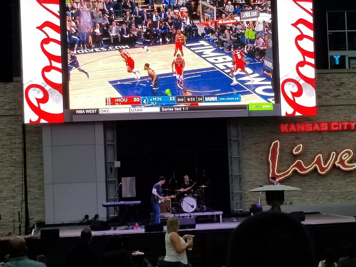 Roundn1st's tweet photo. Go wolves! https://t.co/RgLBYnzl04