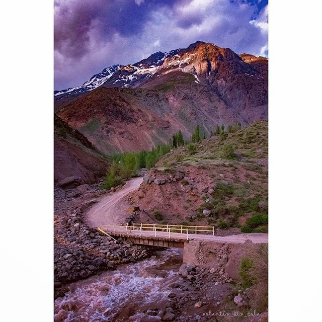 AChilepoh's tweet photo. 📸 @volantin_sin_cola - 🍃
.
Fluir ...
.
Monumento Natural El Morado, Cajón del Maipo, #Chile 🇨🇱 Octubre 2017
.
🌬🍃💕
.
#hallazgosemanal #world #chile #explorecreate #moodygrams #instachile #cajondelmaipo #nationalgeographic #nature #river #sky #beautifuldestinations #TagsF… https://t.co/RxNXVPNj0o