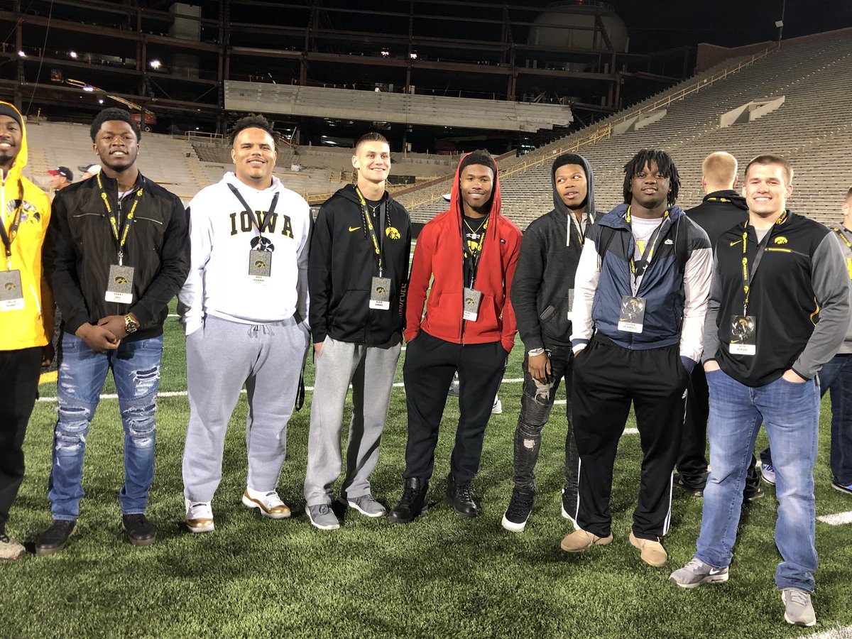MrsLavernaTracy's tweet photo. Some 2018 commits! Supporting their new teammates 🤗 #IowaEdge #iowa spring game https://t.co/n4jbdIo1QT
