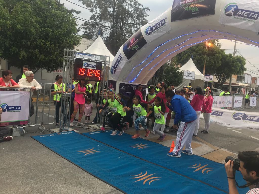 LabPolanco's tweet photo. Comenzó la carrera nocturna #ThePartyRun en Ciudad Satélite, con los corredores más pequeños. #LaboratorioMédicoPolanco está presente en las mejores #carreras. ¡Visita nuestro stand!
#runners #runner #running #CuidamosTuBienestar https://t.co/myViFiYejP