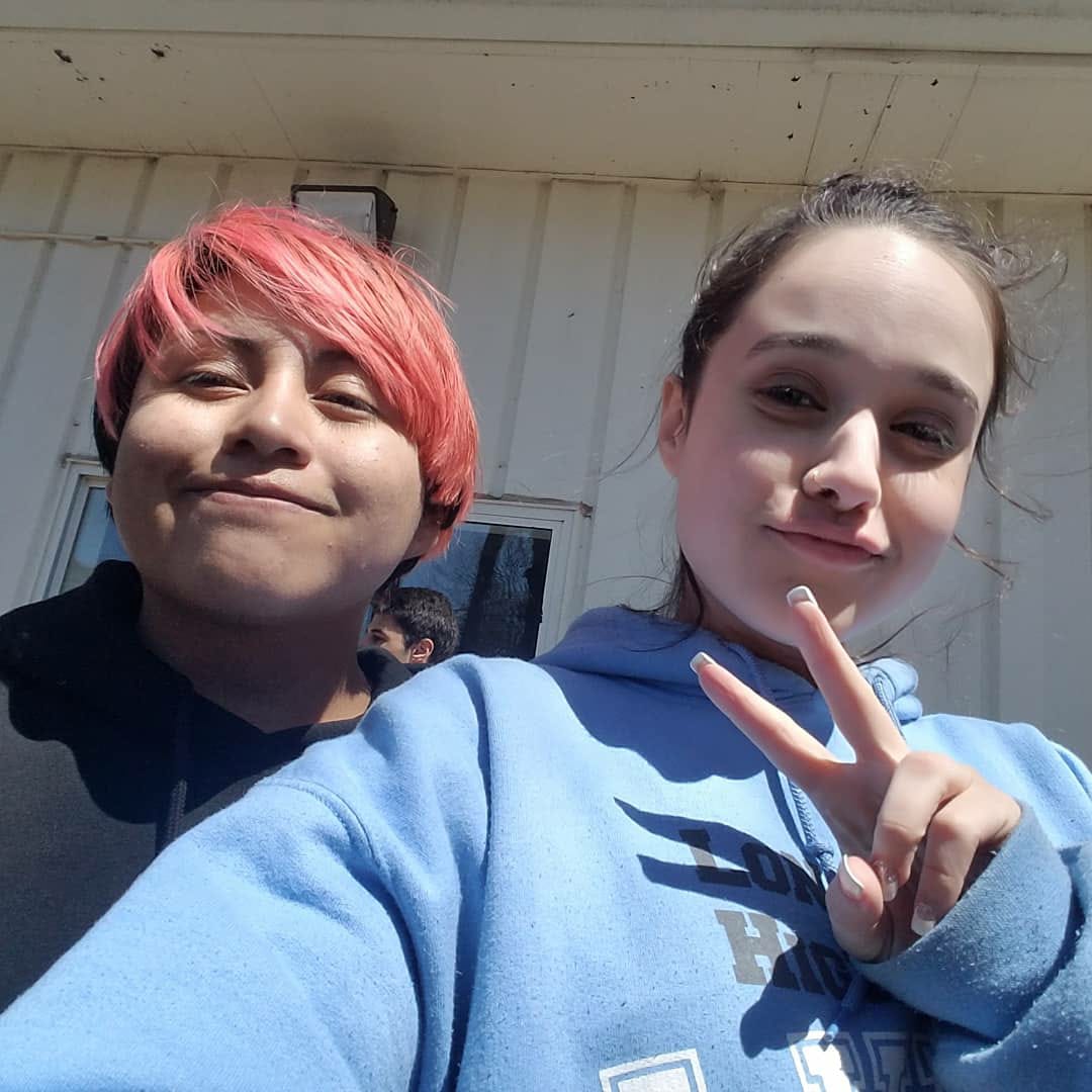 Breezybby28's tweet photo. Had fun planting things in rememberance of colombine with my fellow music students at @NassauBOCES #LIHSA this past Friday. #JustKeepSinging #JustKeepRockinIt @Tri_M_LIHSA @alyssamarie323 If I missed a tag, sorry... https://t.co/RpYsmcDGk4