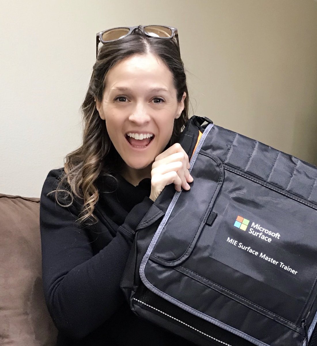BeckyKeene's tweet photo. Came home to a fun surprise: a new @surface Book and #MIE messenger bag to match! Thank you @MicrosoftEdu! #SurfaceExpert https://t.co/nHeWwDbHaA