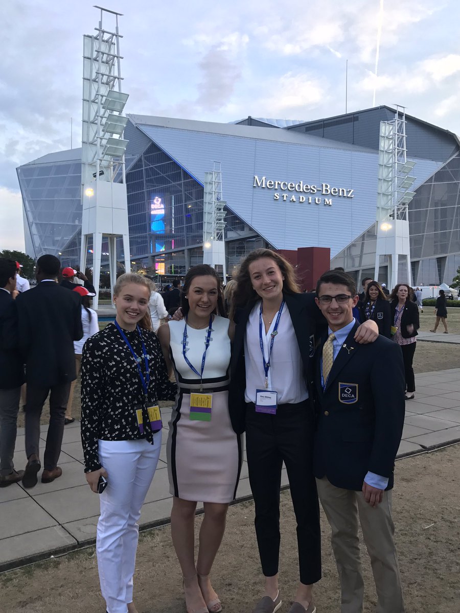 CTDECA_Emma's tweet photo. Why doesn't anyone want the Connecticut pin?? It's so cool!!! #pintrading #DECAICDC https://t.co/z3DEAjh88Q