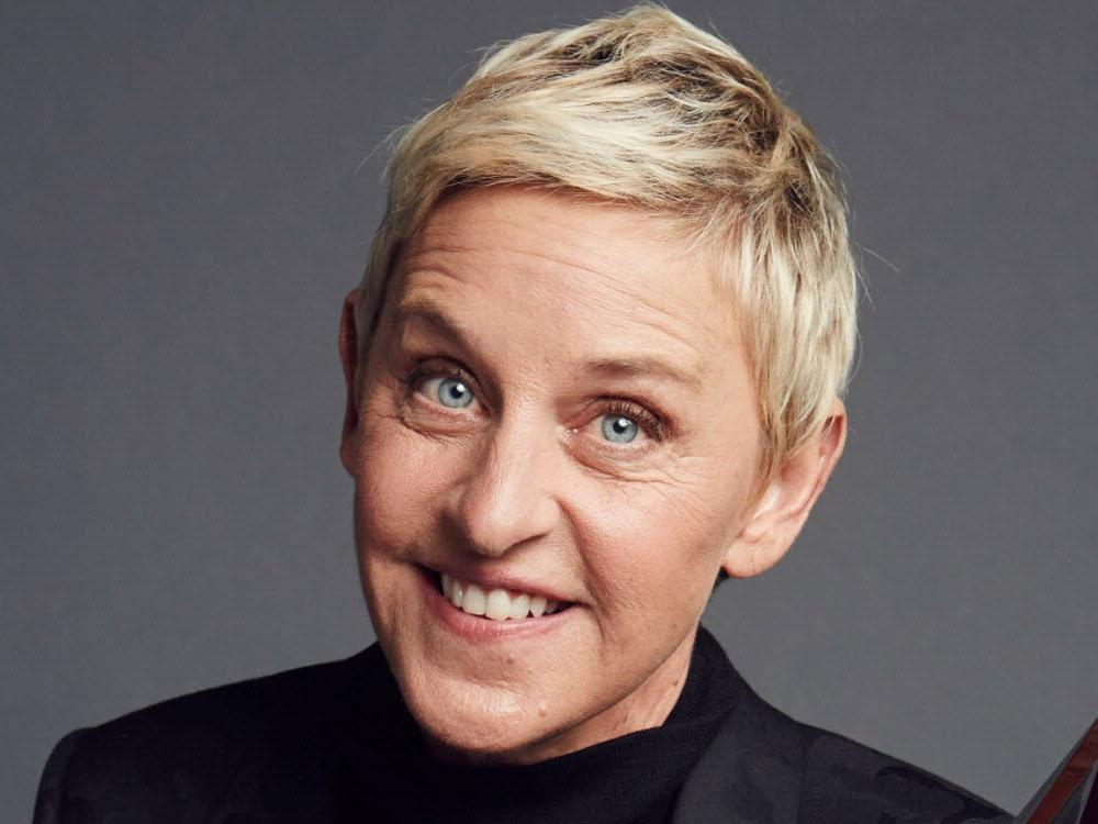 calgarysun's tweet photo. We are live tweeting from the Saddledome as #Ellen DeGeneres makes her debut in #yyc. Follow it here: https://t.co/amTGEcf1WZ #EllenDegeneres #ConversationwithEllen #EllenShow #TheEllenShow https://t.co/BXiJTRtsv5