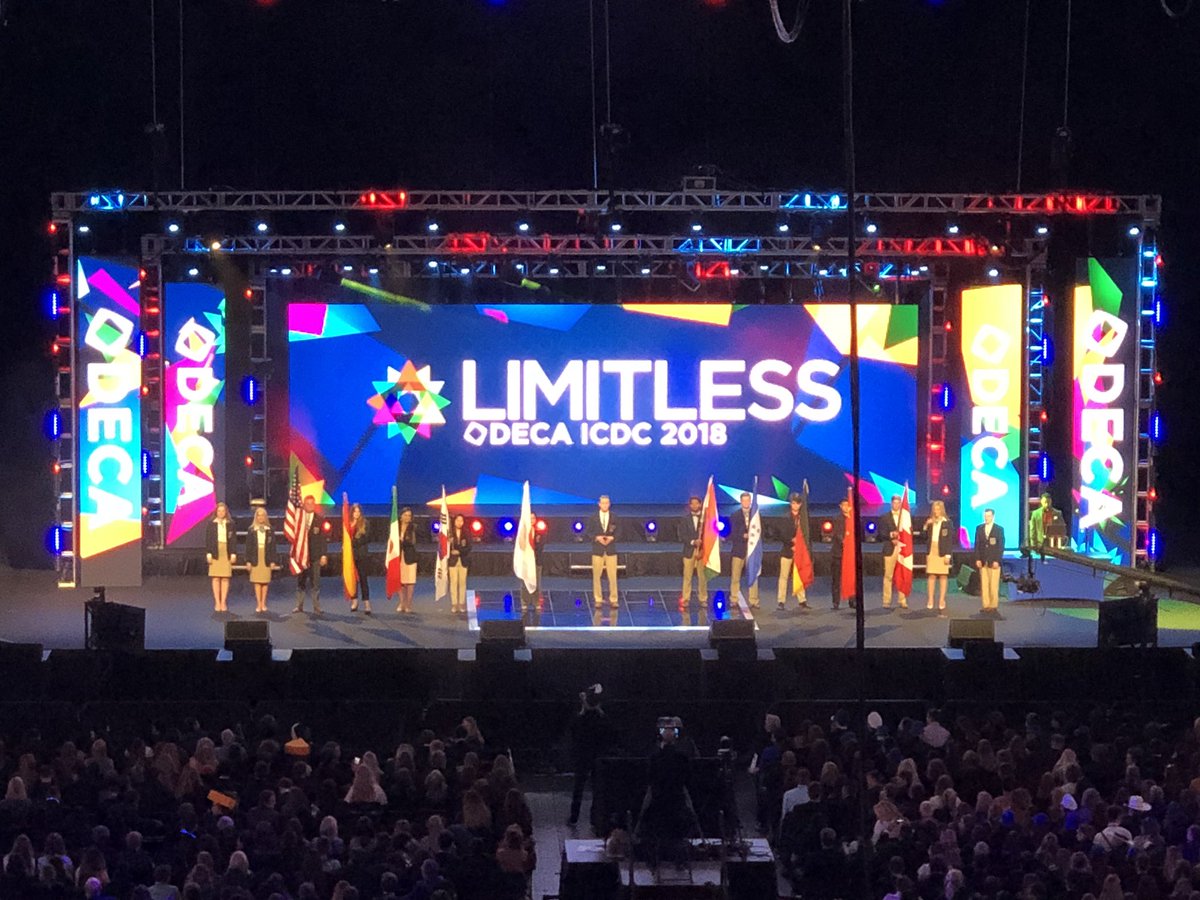 MarshfieldDECA's tweet photo. Hanging out with 20,000 DECA members in Atlanta at the new Mercedes Benz stadium #DECAICDC https://t.co/jXRfU1QEgp
