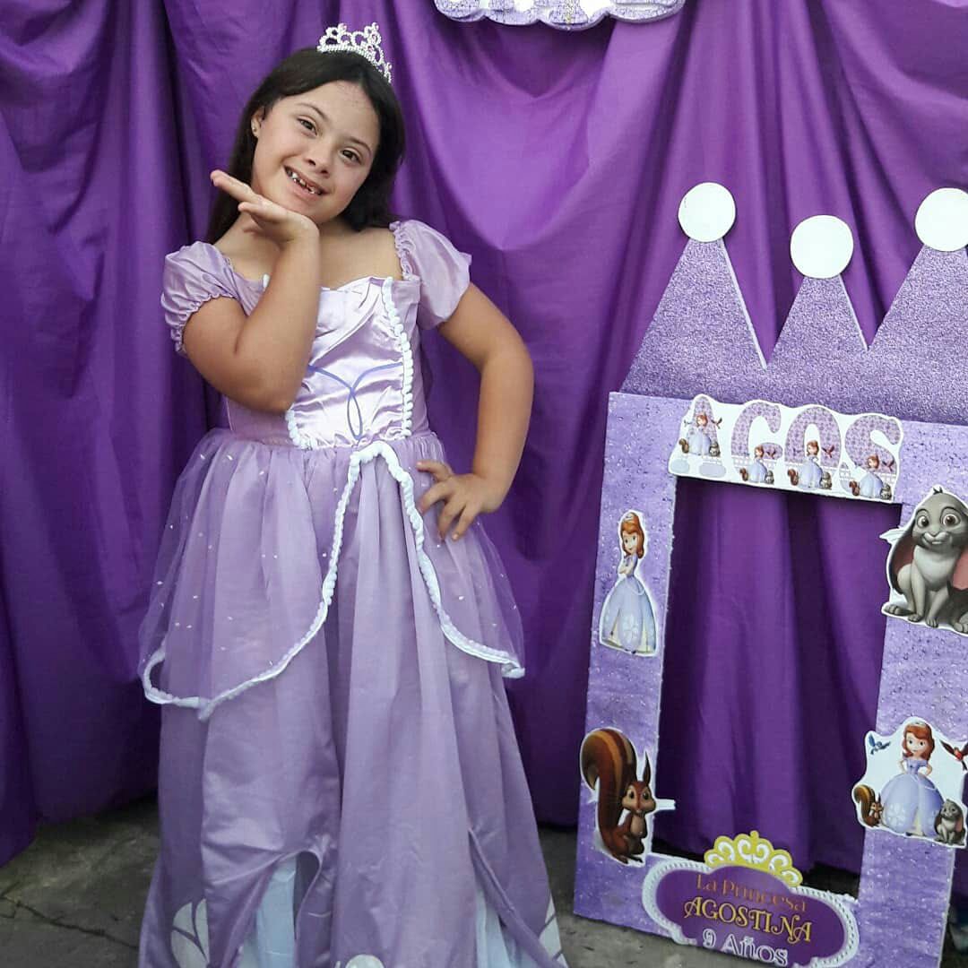 dahia_04's tweet photo. ME EXPLOTA EL CORAZรN DE AMOR๐ #AgosFest ๐ la amo tanto! ๐ https://t.co/uOeczFX7C7