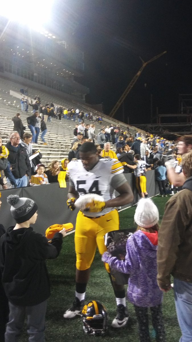 PopsNixon11's tweet photo. This Made it worth the trip
Awesome to 👀 others 👀 what I've known since Day1 Keep Grinding Big🚚 🚚
#54 #DaIowaEdge
#ALLDAYLONG
#ProudDad
#GoHawks
@TheIowaHawkeyes https://t.co/Xw8UK43jwA