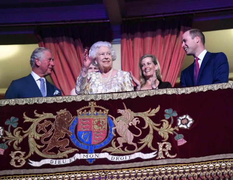 Reuters's tweet photo. Britain's Queen Elizabeth celebrates 92 years with star-studded concert https://t.co/JmclBWIudW https://t.co/dSkh9Kk59T