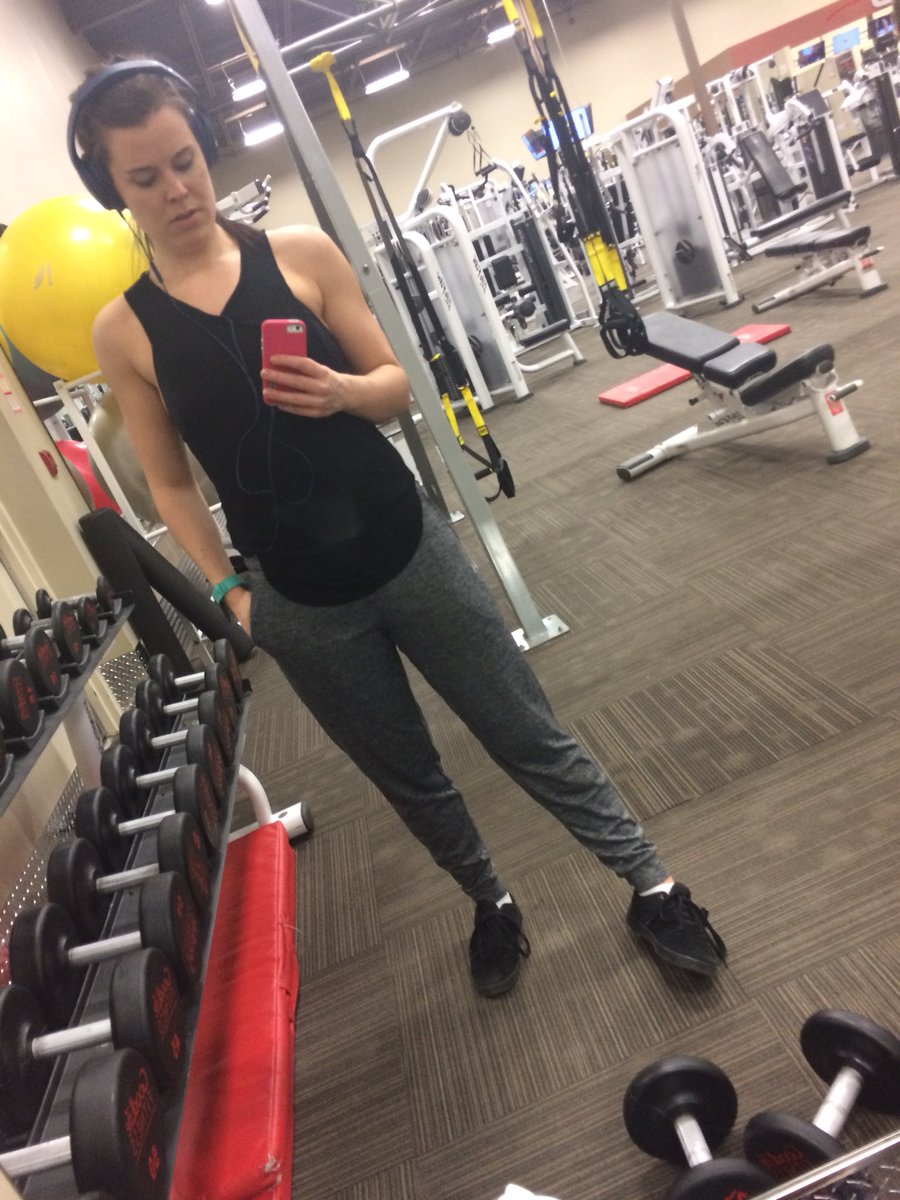 amee_robert's tweet photo. Pushing weights > doing anything else👌🏻 #GL39Strong https://t.co/IAosuetxjX