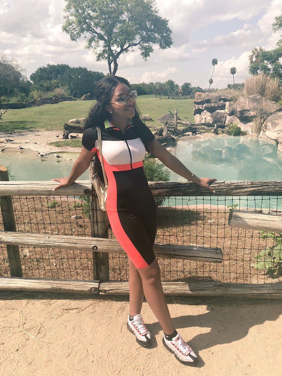 _asiadadoll's tweet photo. I cut all my niggas off but they still would wife me #GradbashDay2 https://t.co/v6lQ7B6Dck