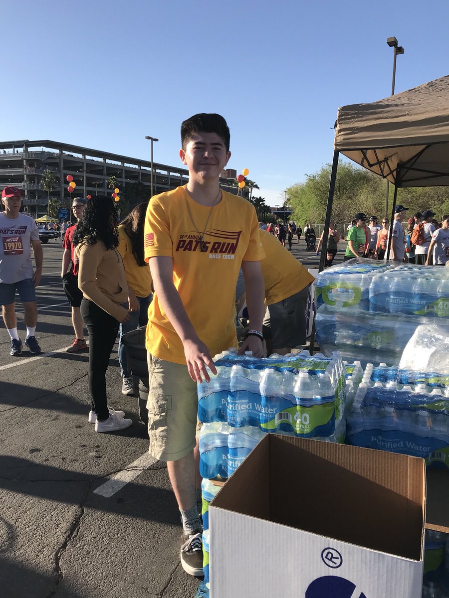 dysartdemons's tweet photo. DHS Key Club worked hard at #PatsRun2018 today! https://t.co/012YqPuUBK