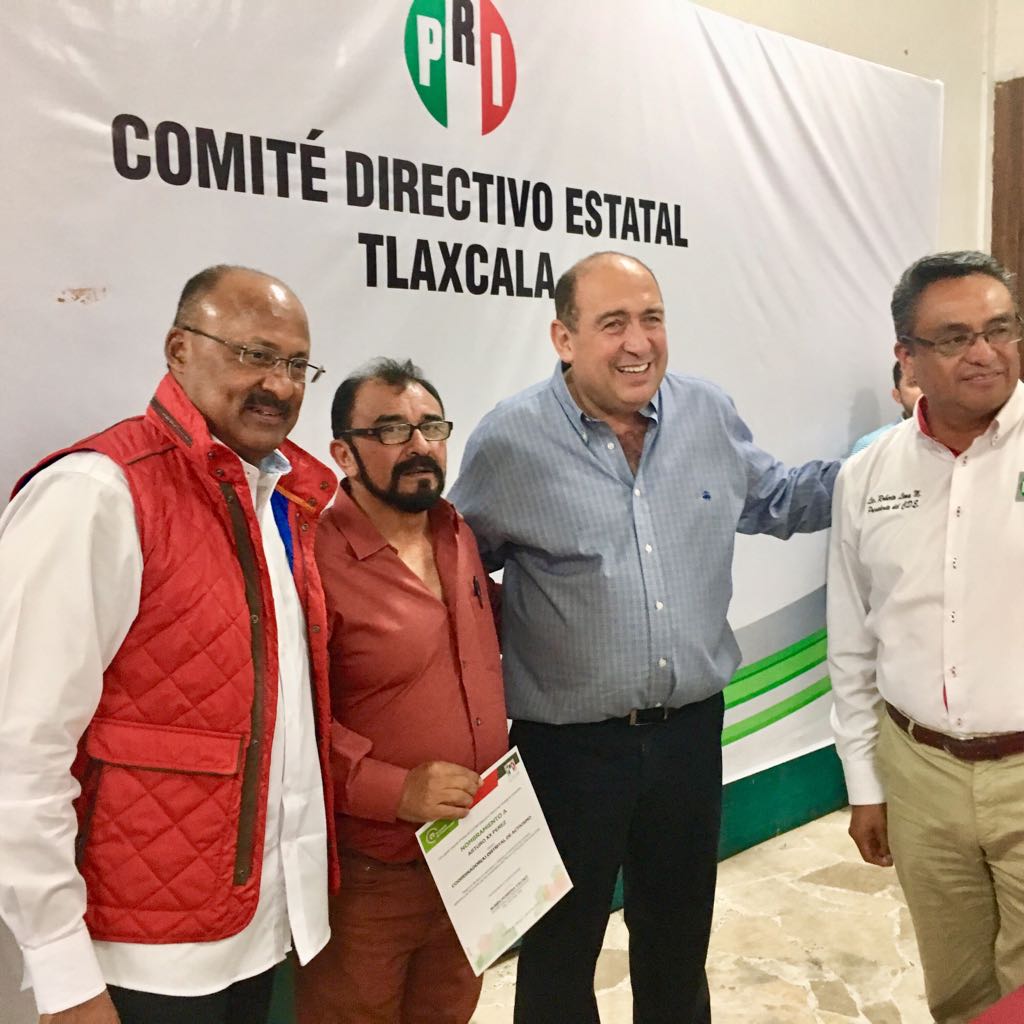 JuarezCisneros's tweet photo. Junto con el Secretario de Organización del CEN del @PRI_Nacional @rubenmoreiravdz sostuvimos una reunión de evaluación con la estructura del CDE de Tlaxcala, donde entregamos los nombramientos a los delegados Municipales. 
#YoConMeade 
#PepePresidente 
#YoMero https://t.co/nANFR78TRX