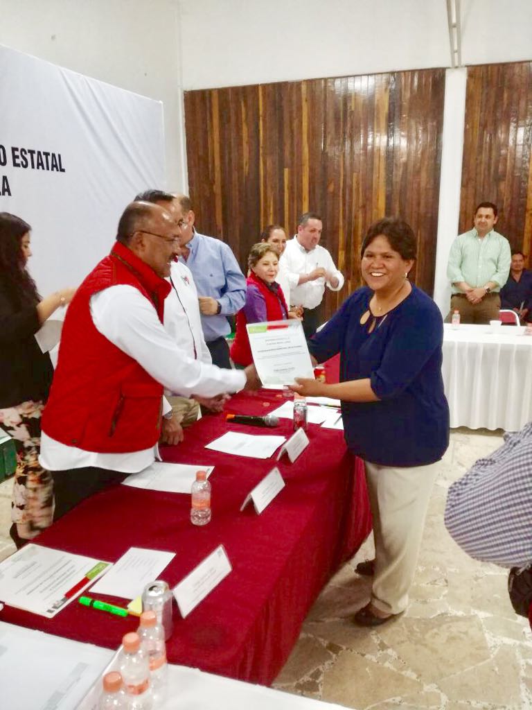 JuarezCisneros's tweet photo. Junto con el Secretario de Organización del CEN del @PRI_Nacional @rubenmoreiravdz sostuvimos una reunión de evaluación con la estructura del CDE de Tlaxcala, donde entregamos los nombramientos a los delegados Municipales. 
#YoConMeade 
#PepePresidente 
#YoMero https://t.co/nANFR78TRX