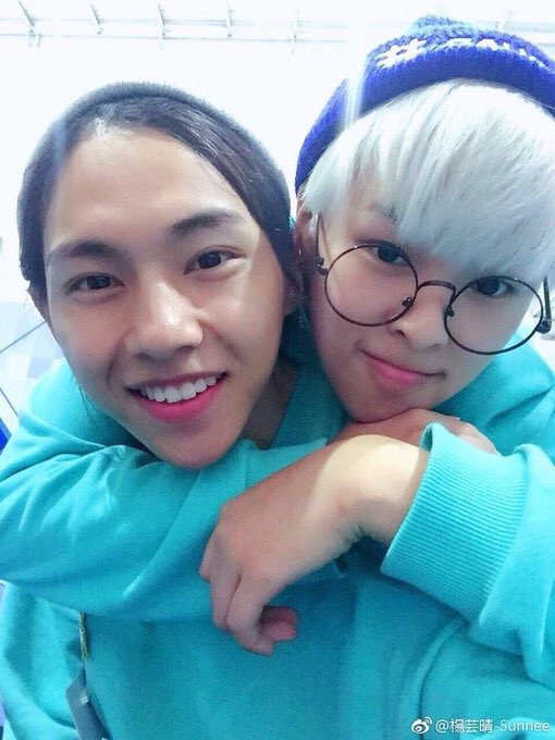 sshyshhy's tweet photo. ความนอกเรื่องก็มา สองคนนี้คือนิยามคำว่าสาวหล่อกับหนุ่มสวยของจริง ลงตัวไปอีกดิ มีคนไทยแทรกซึมไปทุกที่ 555555555
#IdolProducer #Produce101china #sunnee #ZhouRui https://t.co/XFavOlETx1