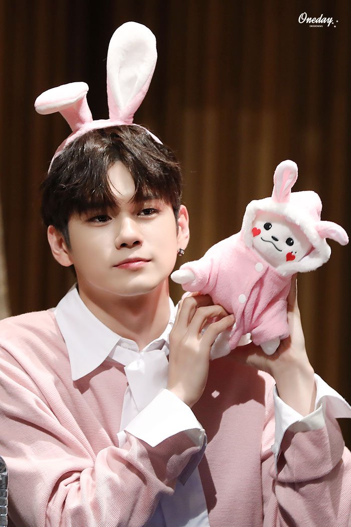 One_Day730's tweet photo. 180421 아이레벨홀 #옹성우
ㄱㅇㅇ😊 https://t.co/lzBCs8ShVW