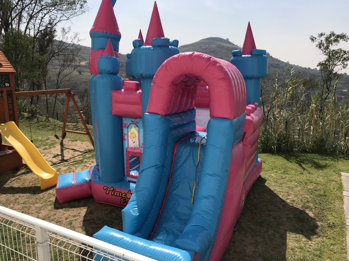 TimeQualityE's tweet photo. #Inflable #Princesas Para este mes del niñ@ no pierdas la oportunidad de regalar a tus pequeños mucha diversión saltando de alegría #TimeQualityEvents #CalidadTime #DiversionGarantizada https://t.co/tL7dgcpIcq