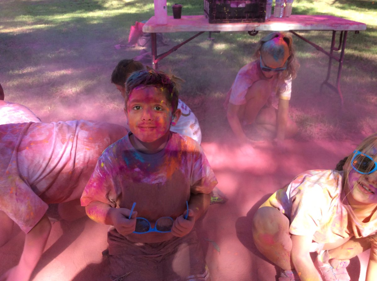 RewriteURstory's tweet photo. It's getting colourful today! #SpiritColourFunRun #AwesomeCommunity #BeHealthyBeSmokeFree https://t.co/xwPktFk1ed