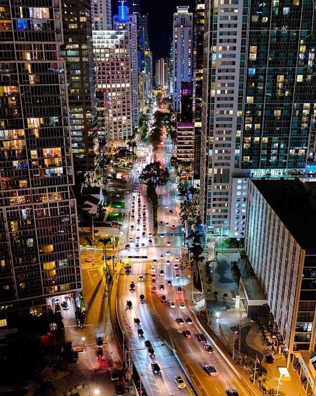 The view down Brickell Ave. .
.
.
.
.
#thecreative #createcommune #fujiframez #illgrammers #igersmiami #magicpict #astrophotography #longexposure_shots #seemycity #ig_nightphotography #ig_miami #agameoftones #night_shooterz #miamiphotographer #fujifeed #… ift.tt/2K59Flh