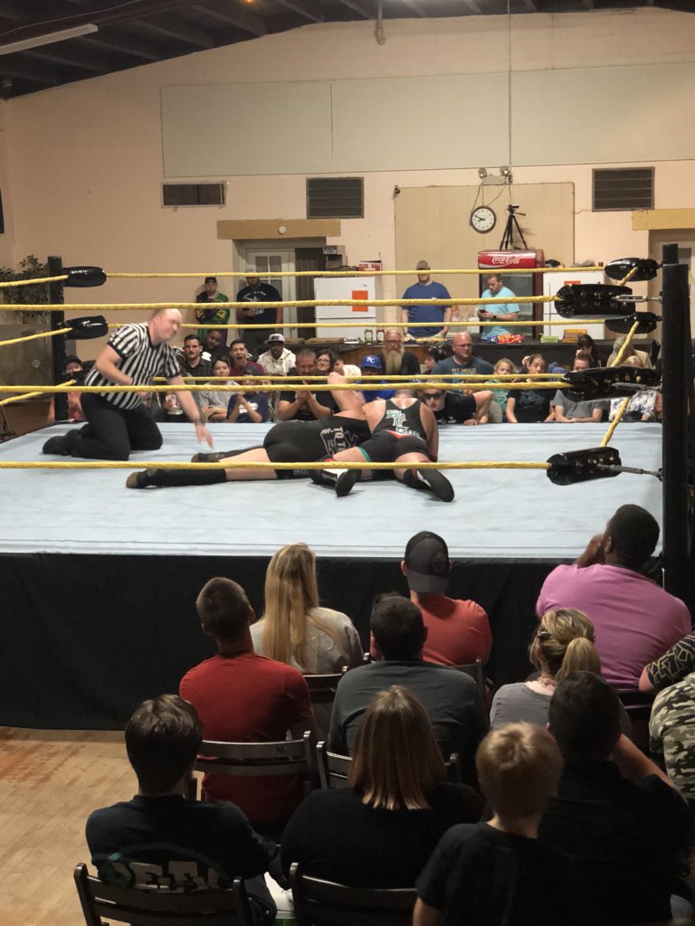 RefereeCurt's tweet photo. @XTIAN_BLAKE vs @FranciscoCiatso @EliteCWrestling #EliteFL https://t.co/rb5SiVspDg