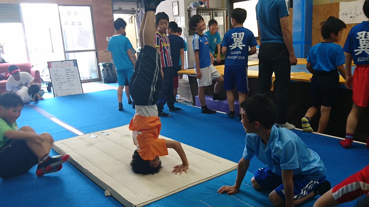 翼イレブンサッカークラブ On Twitter 2018 4 22 スポーツday 京スポ体操教室 トランポリン教室でトランポリンや床運動 子どもたちは目をキラキラさせて楽しんでます サッカーだけじゃないサッカークラブ
