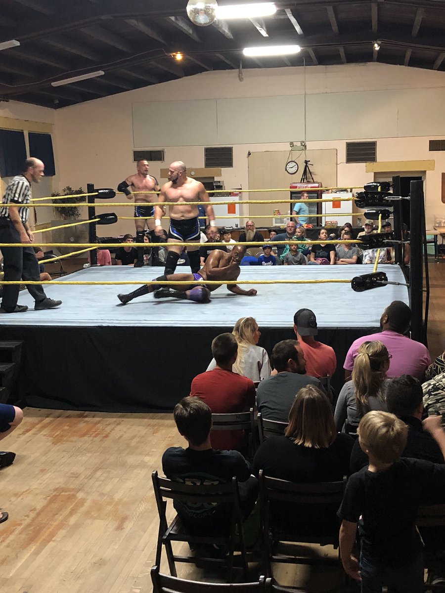RefereeCurt's tweet photo. Main event for the @EliteCWrestling tag team championship State Line vs @LetsGetWilder and Purple Haze #EliteFL https://t.co/DrxvsTZQWG