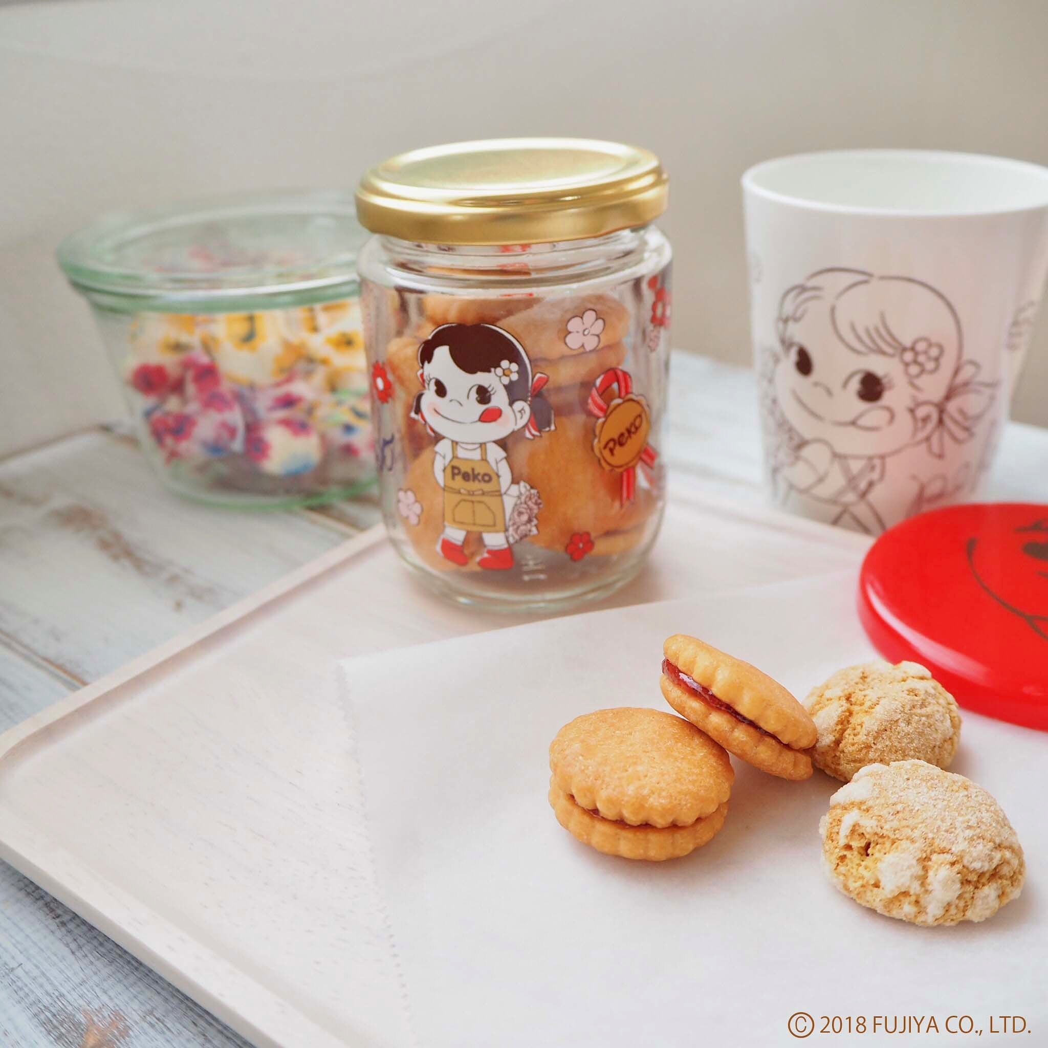 Its Demo 食べたあとも楽しみ ボトルクッキー 680 Tax フタ付きマグカップ マコロン入り 700 Tax イッツデモ Itsdemo ペコちゃん ペコ Peko Fujiya 不二家 コラボ 母の日 お母さん ありがとう 感謝 花屋 ギフト
