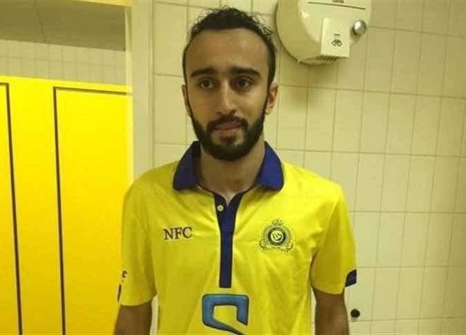 واحد مهاجم والثاني مدافع حطوه مهاجم