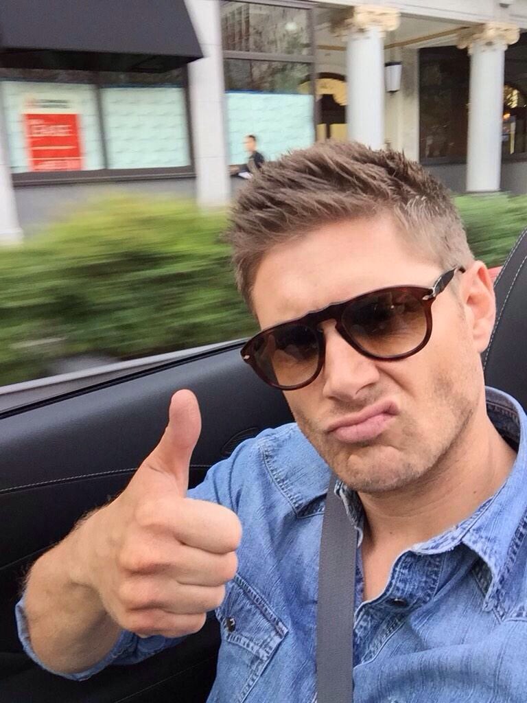 jensenhobbies's tweet photo. jensen perfecting the thumbs up https://t.co/yP294CWnpk