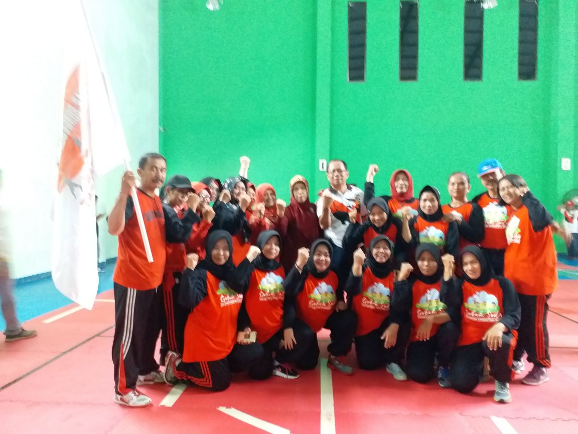 Peserta lomba gerobag sodor ibu2 PKK Smg  Barat..
