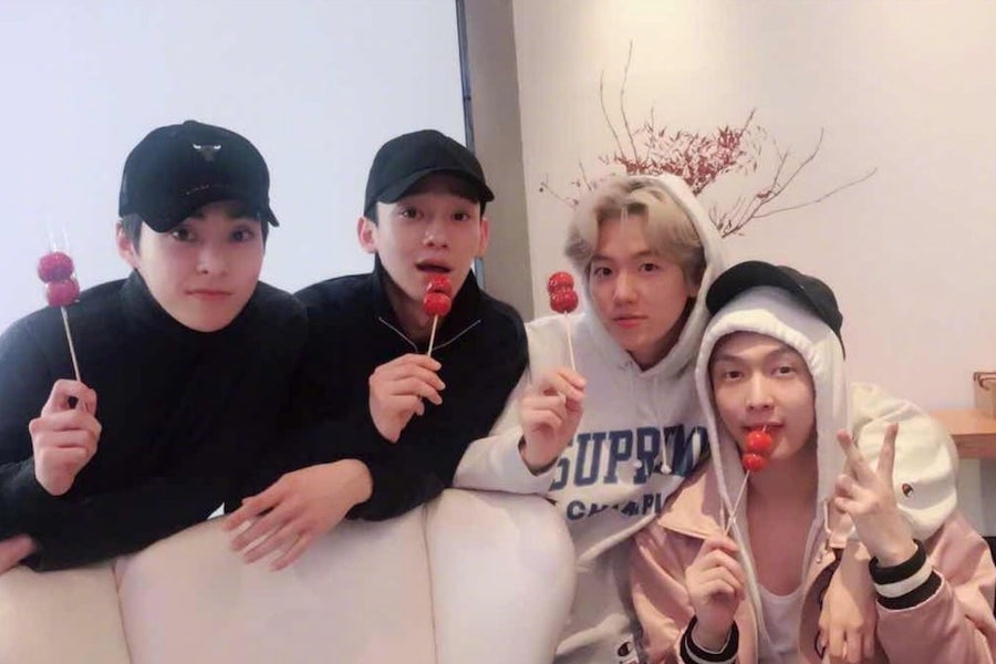 [Fanacc] 180421 <a href="/weareoneEXO/">EXO</a> #MTVBRKPOPEXO #PremiosMTVMiaw | Lay @ Inkigayo pre-grabación de CBX

Cr.: a quien corresponda | Vía: baekperfect
Subido por Lay - Two Moons EXO Argentina
-Srta. Zhang-