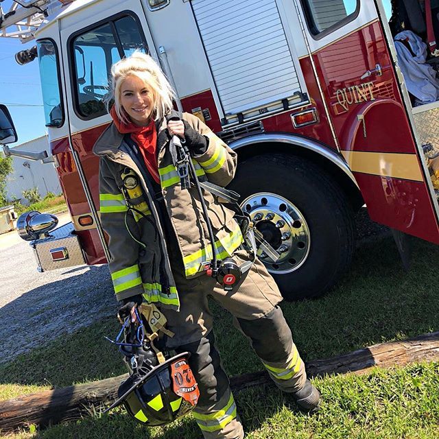 BomberoDesigns's tweet image. From @kaylaleewade #bomberodesigns ・・・
Always a good day with these goofs 🚒 #smfd #firefighter #quint #familygoals #tuesdayvibes #thinredline ift.tt/2HP7fGs