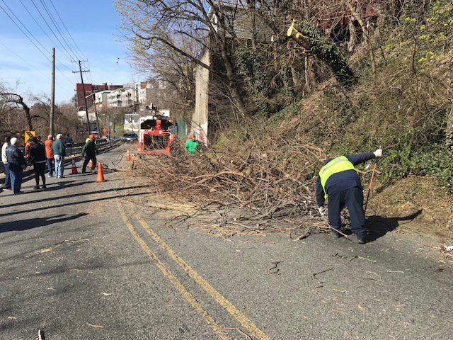 HudCoTweet's tweet photo. HC Exec Tom DeGise, w/Freehodler Anthony Romano &amp; JC City Councilman Michael Yun on hand as HudCo Roads Dept. at behest of Riverview Neighborhood Association carries out Earth Day cleanup of Paterson Plank Road. https://t.co/siAw42jj2t