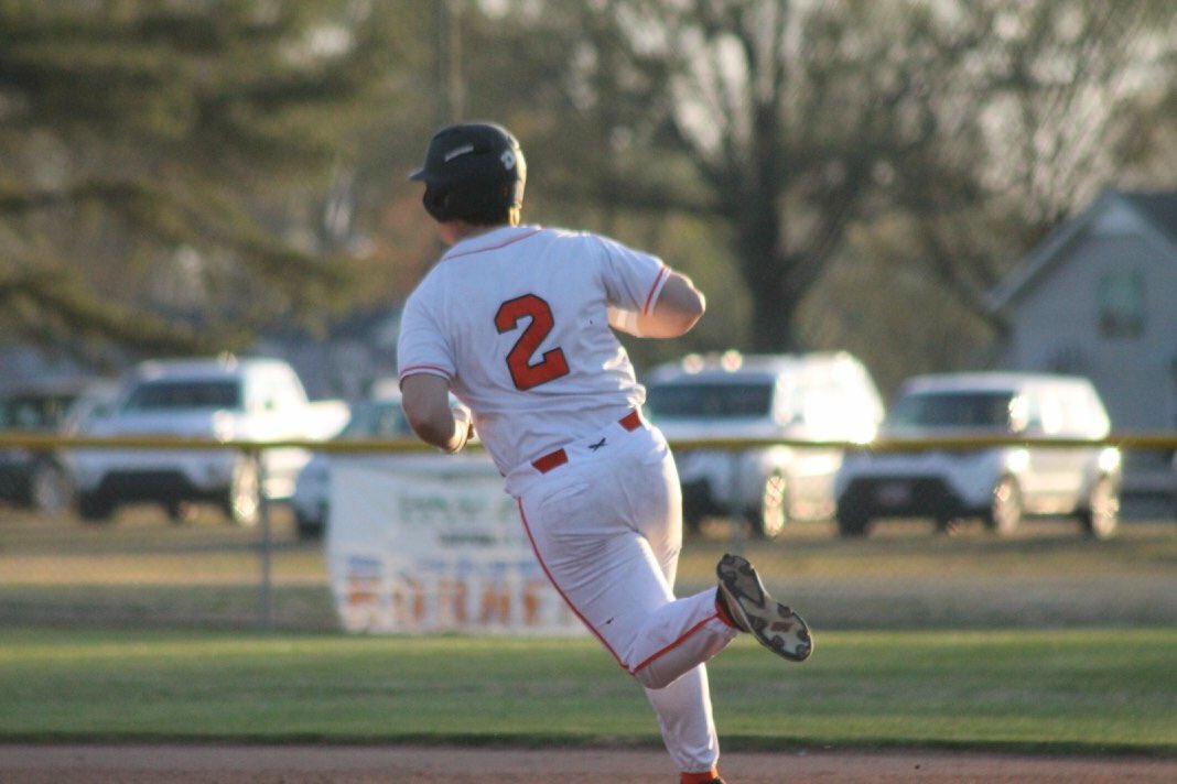 SGCBaseball's tweet photo. Hornets (19-7-1) plate 7 runs in the 7th, led by a @krayton123 Grand Slam, to come back and beat Scotts Hill 12-7! 

Woods (3-5, 2HR, 6RBI)
@LeviSchlesinger (3-4, RBI)
J. Bryant (3-4, RBI)
@KeatonJohnson9 (2RBI)
@willcorbin7 (2RBI)

WP- Corbin (2-0)
#HORNETSWIN https://t.co/Wj0zbfC6Yx