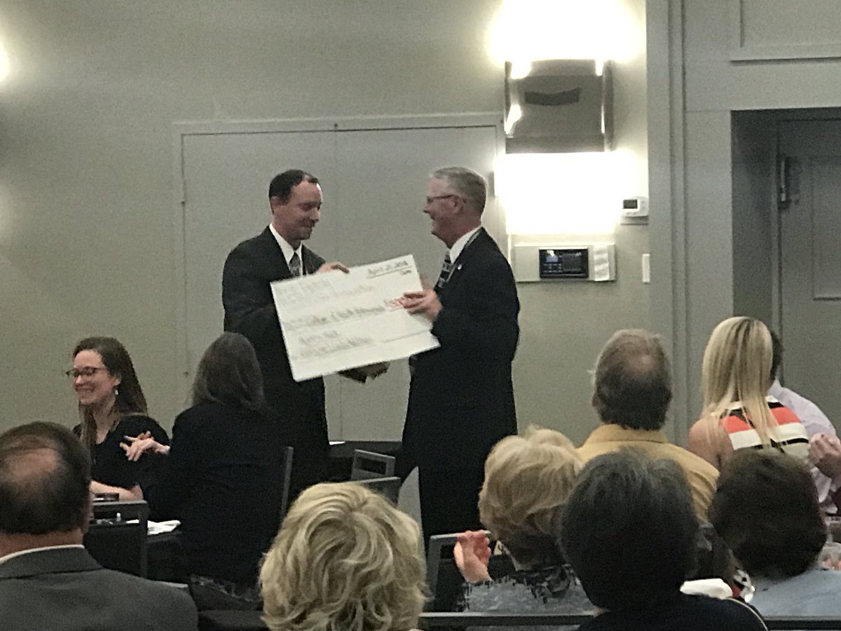 WorkingMyTicket's tweet photo. @DeanPeterso received a check for $500,000 for the new @ndsuchp concept pharmacy. Thank you #NDPhA for the new NDPhA Concept Pharmacy. #Pharmacy #PharmacySchool #Exciting #NDSUTrue https://t.co/Cypmg3uVZK