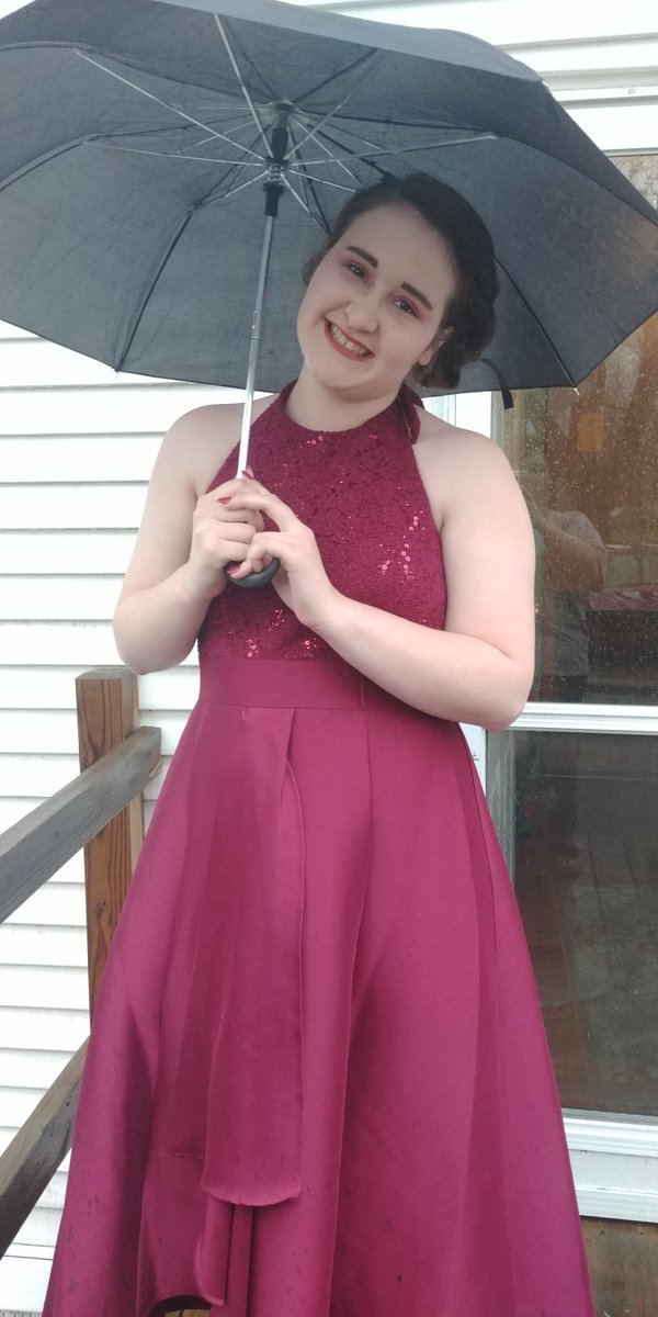 christy_franz's tweet photo. Senior Prom 2018.  The Rain did not ruin the day. https://t.co/oowaudzokc