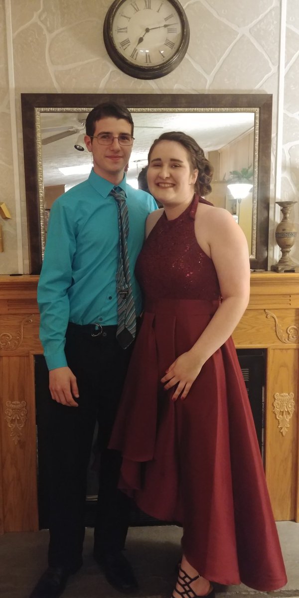 christy_franz's tweet photo. Senior Prom 2018.  The Rain did not ruin the day. https://t.co/oowaudzokc
