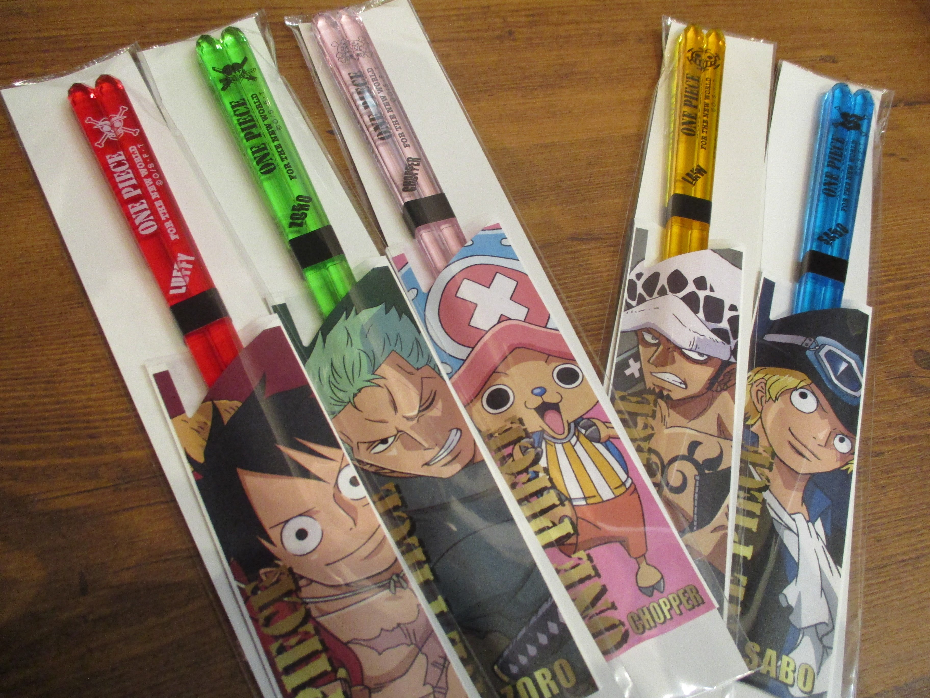 One Piece 麦わらストアあべの店 A Twitter オススメ商品 雑貨 ワンピース海賊旗 クリア箸 ルフィ レッド ゾロ グリーン チョッパー ライトピンク ロー イエロー サボ ブルー 各600円 税 好評発売中 麦わらストア Onepiece T Co Mq2pqkt1as Twitter