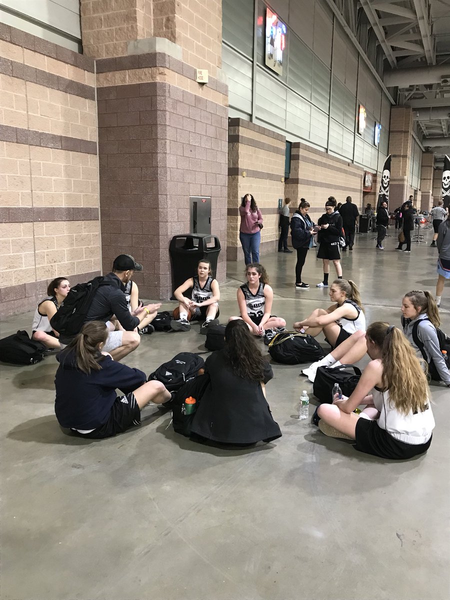 GirginisSports's tweet photo. BDS Black improves to 3-0 with a 54-24 win over Nova Elite at the @3Stripewbb Silver Gauntlet in NJ @ZeroGravityBB #GauntletAC https://t.co/OIOvdSNq0H