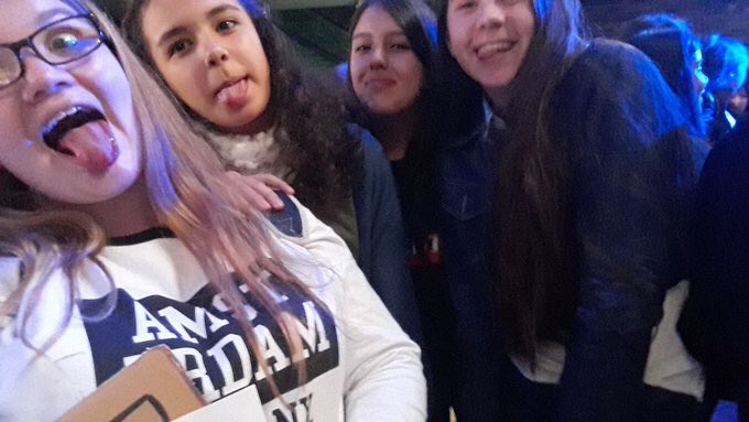 tymgoals's tweet photo. Y de lo hermoso que fue conocerte tambien conoci a varias personillas lindas💗 gracias @tomasrojasok #showTR https://t.co/vBqdGs0mbG