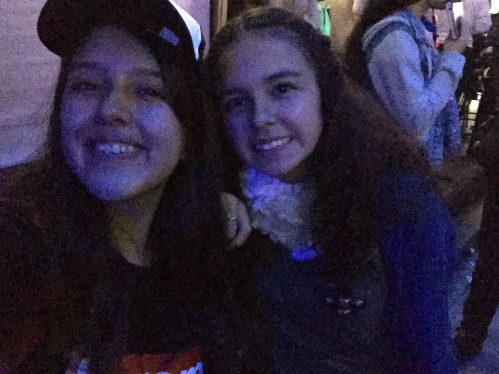 tymgoals's tweet photo. Y de lo hermoso que fue conocerte tambien conoci a varias personillas lindas💗 gracias @tomasrojasok #showTR https://t.co/vBqdGs0mbG