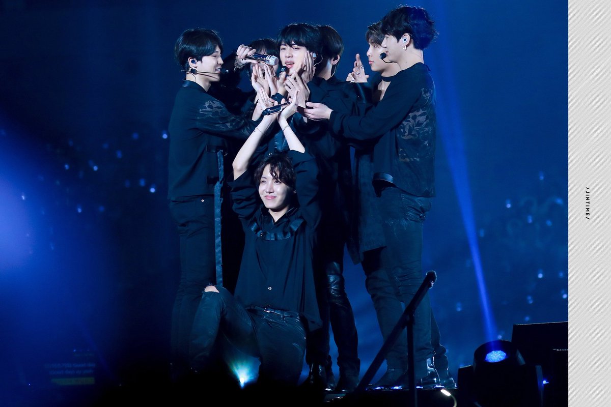 tsunflowerst's tweet photo. look at how precious they are!!! 😢😢😢💖💖 https://t.co/Mn1io1IP8N