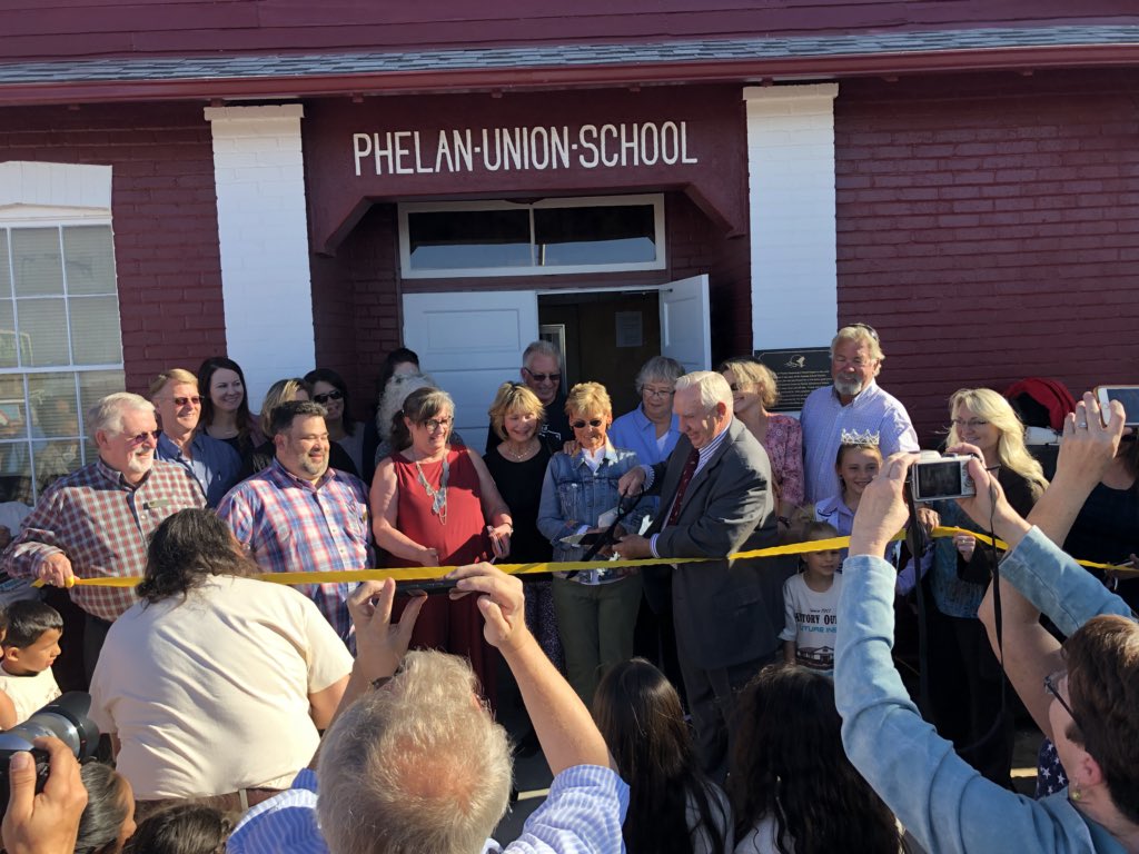 RHolmanSJUSD's tweet photo. @PhelanElem1 is ready for another #100years! #historyoutside #futureinside @SnowlineJUSD https://t.co/cNG7NQoxWQ