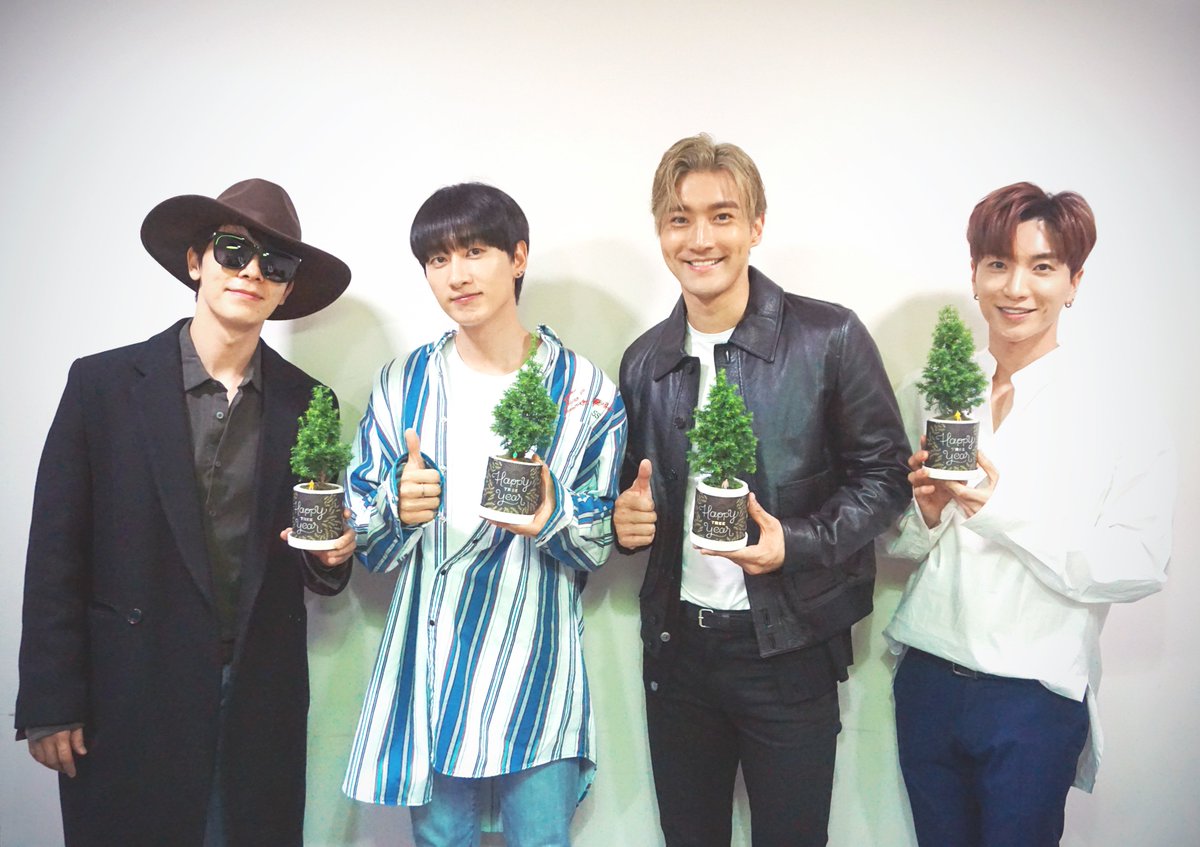 #트리플래닛 과 #SM 팬들이 함께 심은 나무는 무려 17,000 그루, 34개 숲!
지구의 날을 맞아 #슈퍼주니어 가 #반려나무 를 입양했어요~
반려나무, 건강하게 키워주세요😘 예쁜 아이들 입양해주신 만큼 커다란 숲으로 보답할게요. <a href="/SMTOWNGLOBAL/">SMTOWN</a> <a href="/SJofficial/">SUPER JUNIOR</a> #SUPERJUNIOR 
☞ goo.gl/kr9MTa