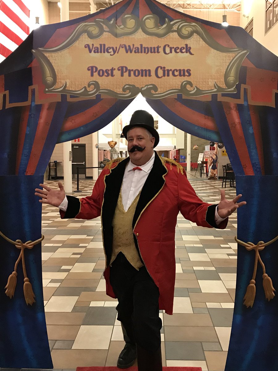 AfterProm2018's tweet photo. This is the Greatest Show! #vhsafterprom2018 https://t.co/MUgoXSJpba