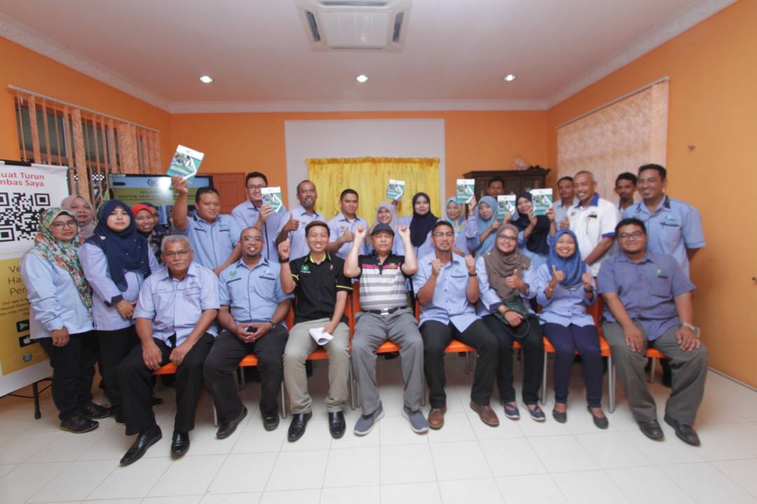 JHarizan's tweet photo. Hari nie jumpe staff @PertanianPerlis di Pusat Kecemerlangan Harumanis Bukit Bintang, Perlis... Tengok Buku Catatan Agen Pengembangan. 

@ismailbakar60 @msallehhuddin @bad5277  @moaMalaysia
#PertanianHEBAT #ourfoodourfuture #MY1DOA https://t.co/RuZRMTBRyD