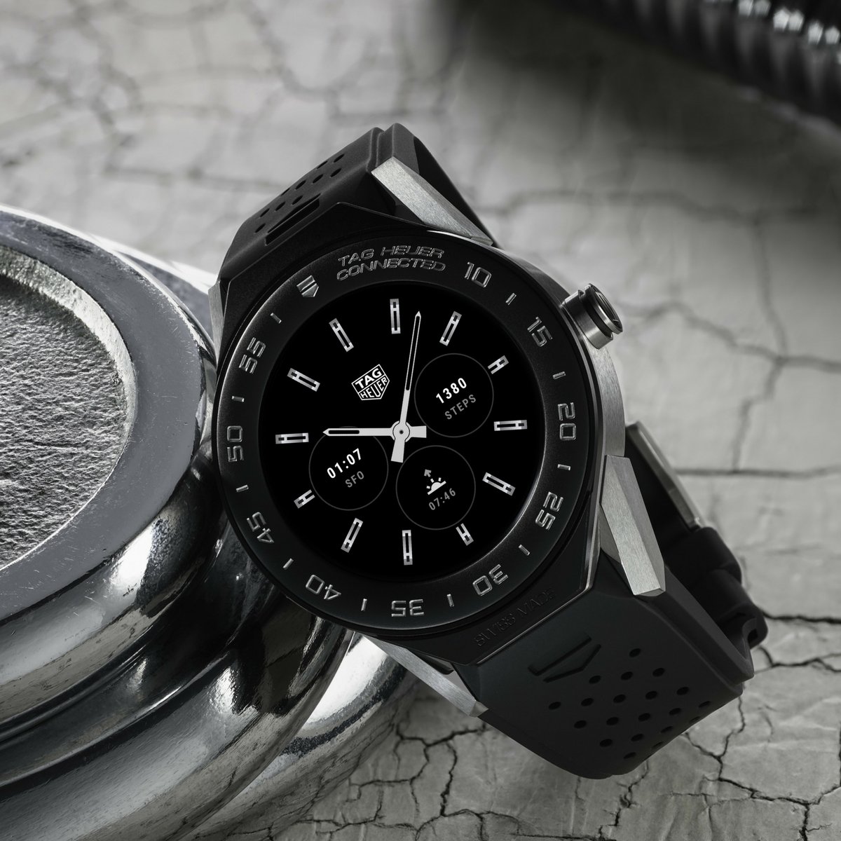 WoS_OfficialUK's tweet photo. Returning as the official timekeeper of the 2018 @LondonMarathon, the @TAGHeuer Connected Modular 41 keeps you #ConnectedToEternity https://t.co/qY39dRYedp https://t.co/6N9RzfIKFp