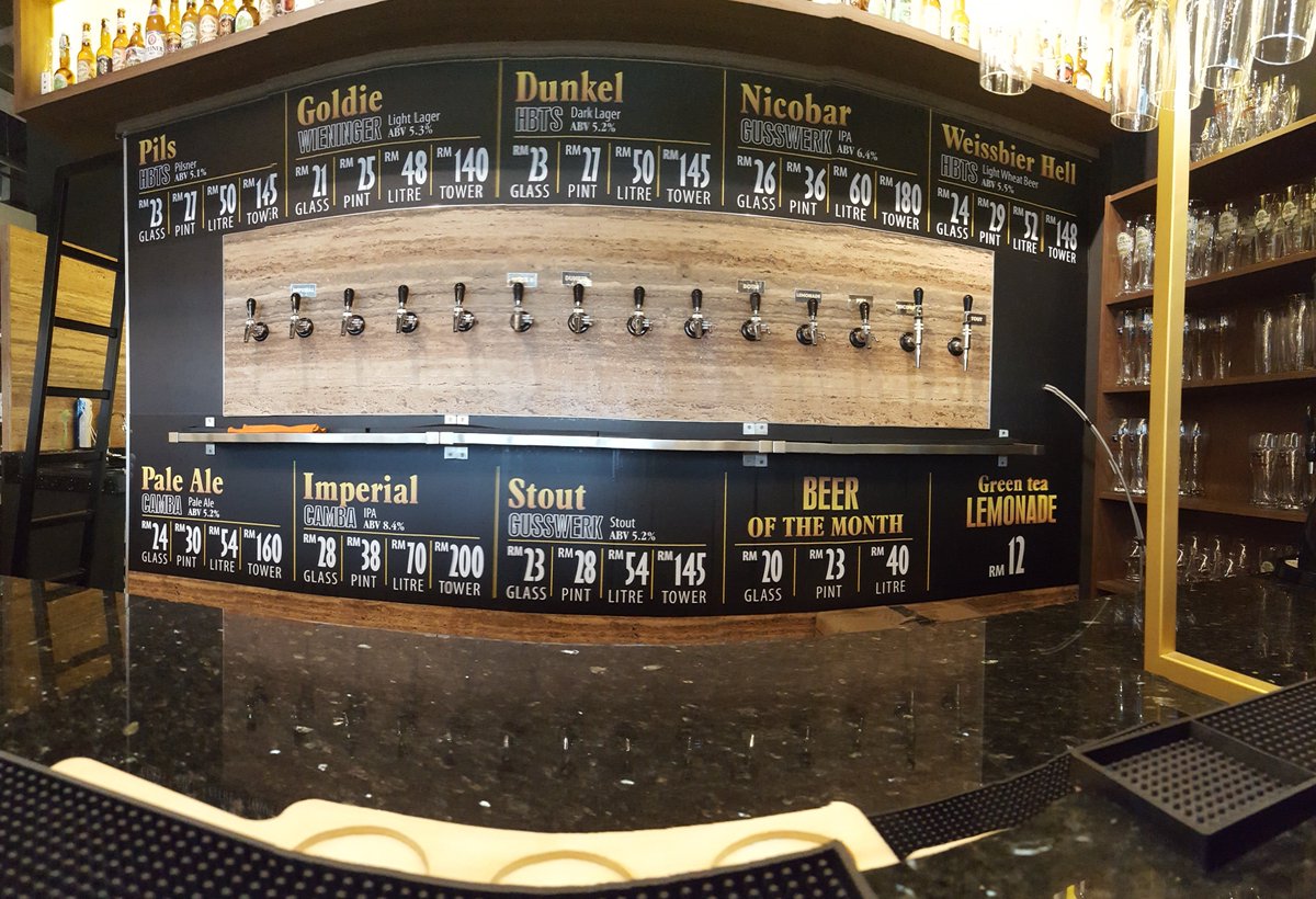 FuzzyFarang's tweet photo. @hb_traunstein Possibly the best weissbier available in Southeast Asia, certainly the best dunkel. #HBTS #weissbier #weißbier #mygoldbar #Malaysia

https://t.co/NBnx50REzj https://t.co/0wXRZaniKe