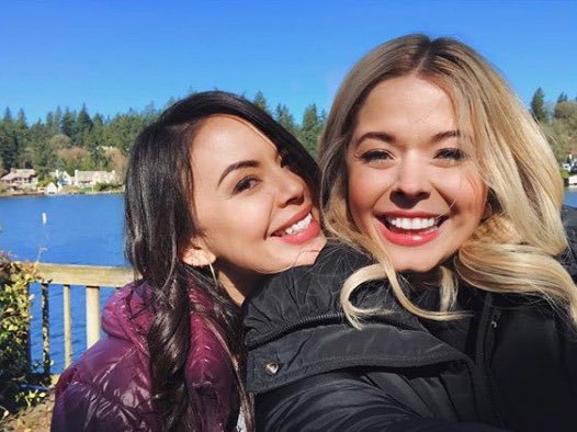 TaylorsNewsFeed's tweet image. My girls are back and I’ve never been happier! #PLLPerfectionists