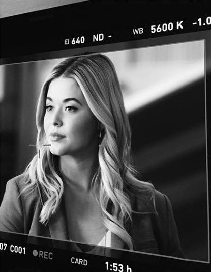 TaylorsNewsFeed's tweet image. My girls are back and I’ve never been happier! #PLLPerfectionists